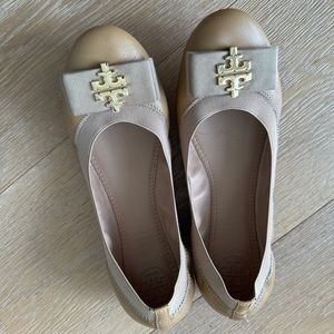 Tory Burch Beige leather ballet flats with bow size 6 1/2 in pristine condition
